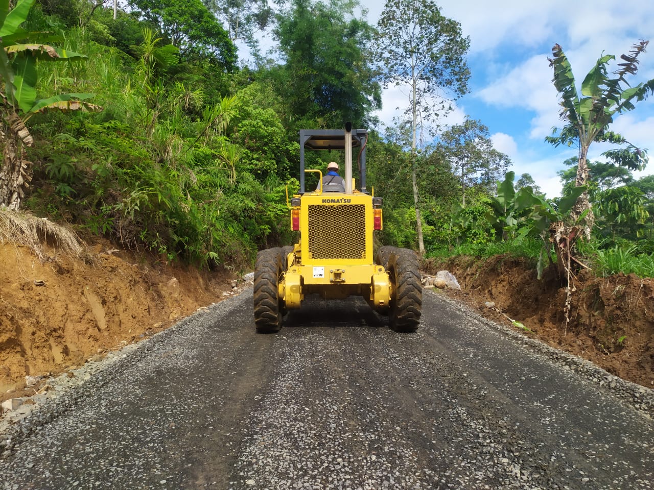 Image Perlancar Distribusi Kopi, Ruas Talang Padang-Ngarip Tanggamus Rigid Beton dan Aspal