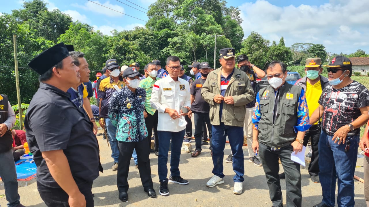 Image Dinas BMBK Lampung Pasang Jembatan Darurat Bailey Atasi Putusnya Jalur Kota Gajah-Gunungsugih